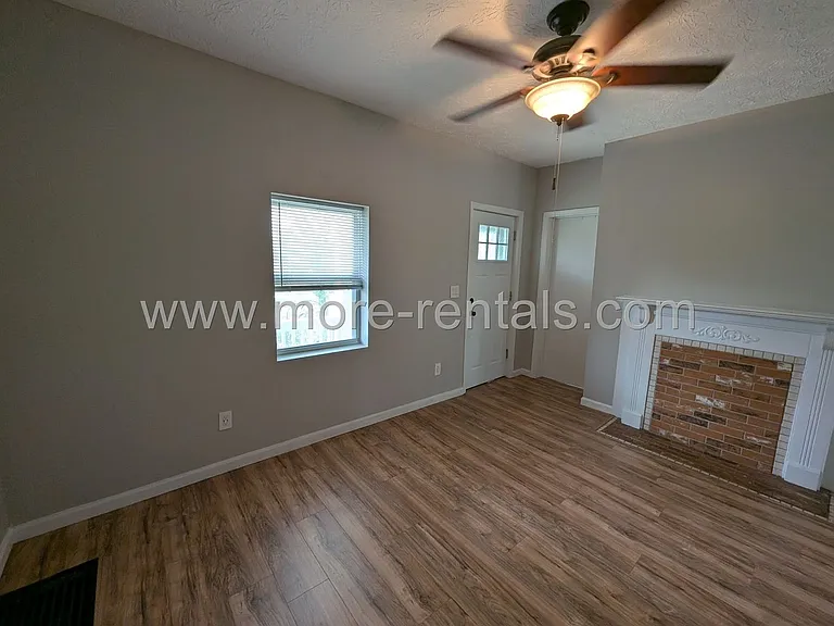 554 E Gates St — Photo 3