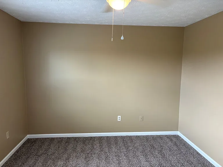 216 Calumet Dr — Photo 3