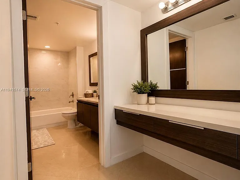 650 West Ave #810 — Photo 14