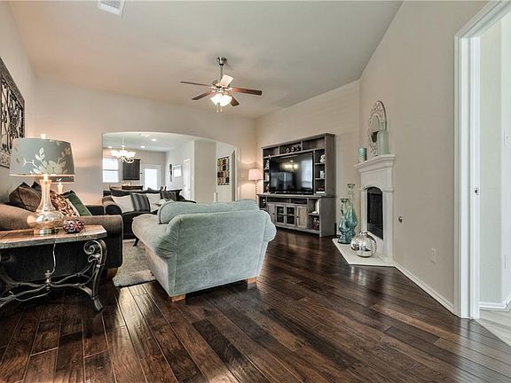 2nd image of 313 Cherry Spring Dr