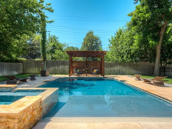 1718 Guilford Ln, Nichols Hills, OK 73120