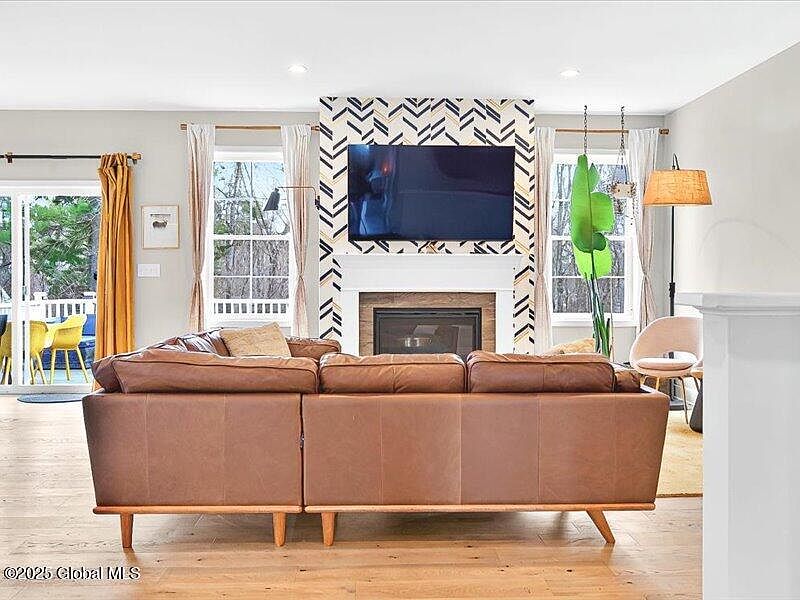 2nd image of 33 Burnham Road