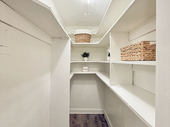 4th image of 21 E Bartlett St #1