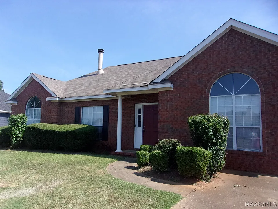 826 Bluegrass Dr