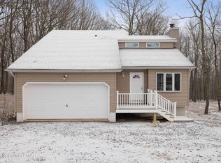 596 Whippoorwill Dr, Bushkill, PA 18324