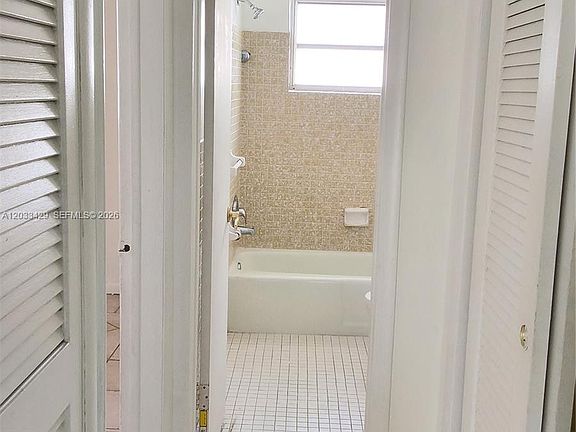 5th image of 1826 Cleveland St APT 8