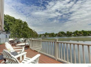 265 Riverside Dr, Fairfield, CT 06824