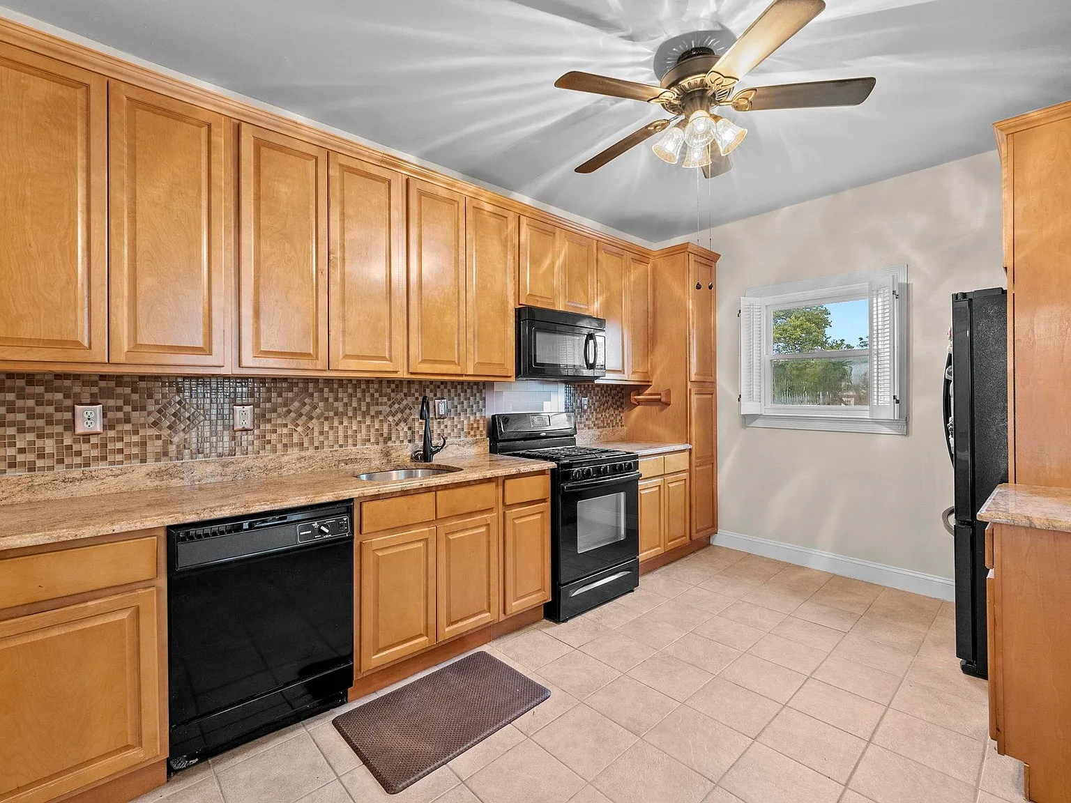 2 bed, 1.0 bath, $2,800 — Photo 4