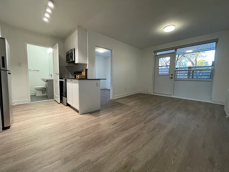 45 42nd St #409 — Photo 34