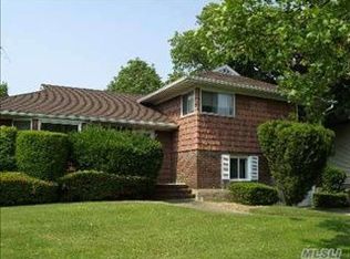 223 Wyngate Dr, Massapequa, NY 11758