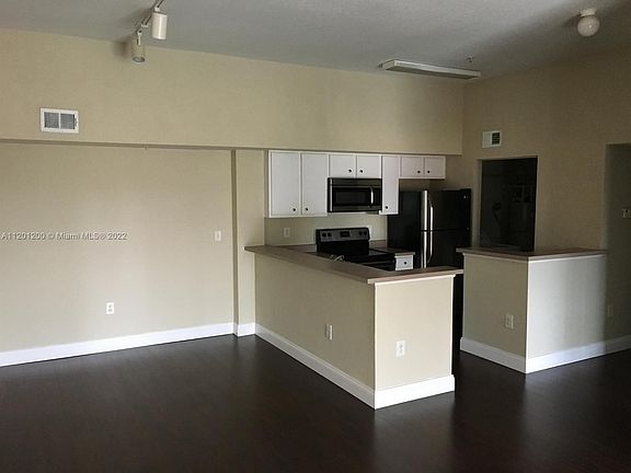 2nd image of 121 SW Palm Dr APT 303