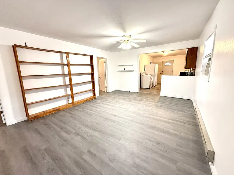 329 E St NE — Photo 7