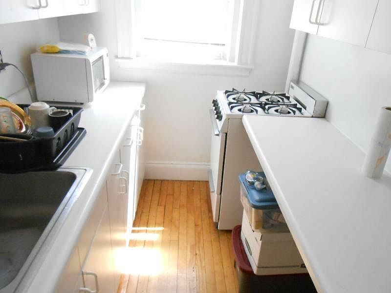 2nd image of 42 Strathmore Rd APT 25