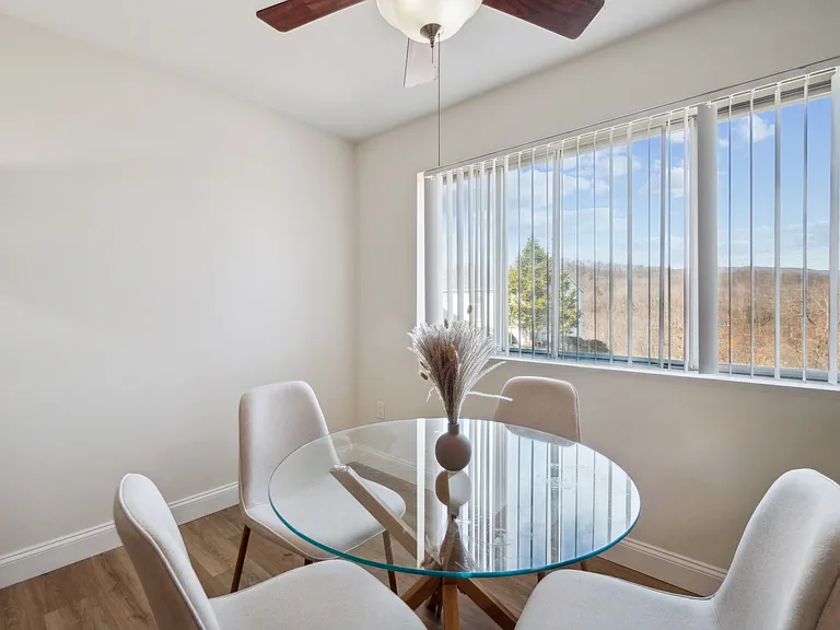 Mountain View Apartments — Photo 13