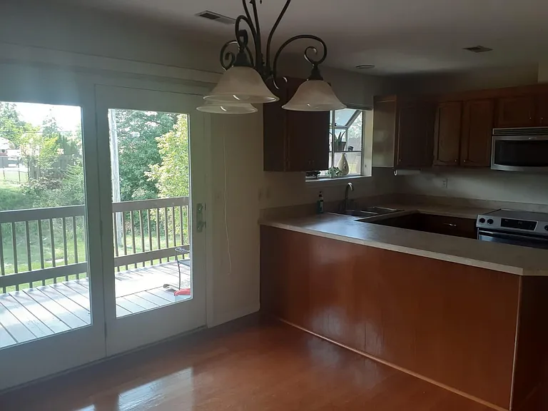 1614 Forest Hills Dr — Photo 7