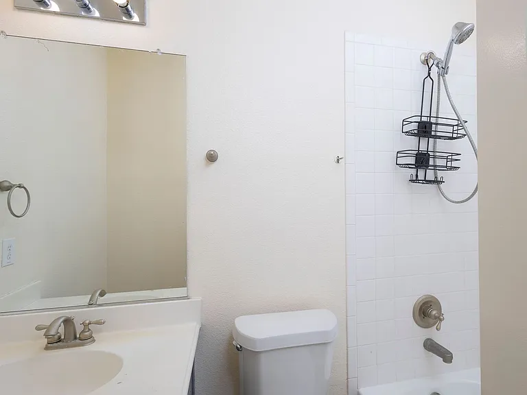 2905 Preston Ln — Photo 5