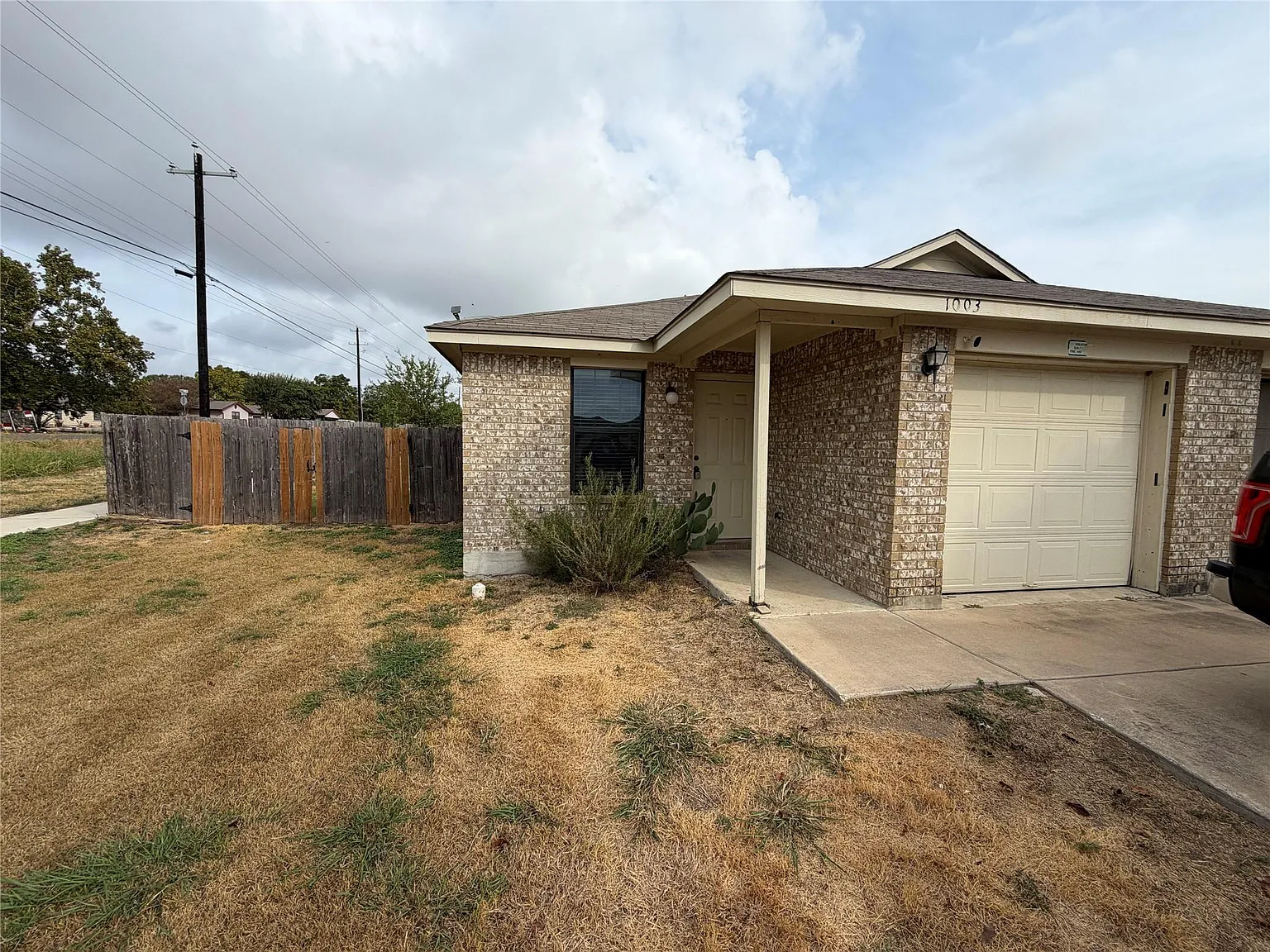 3 bed, 2.0 bath, 1064 sqft, $1,350 — Photo 1