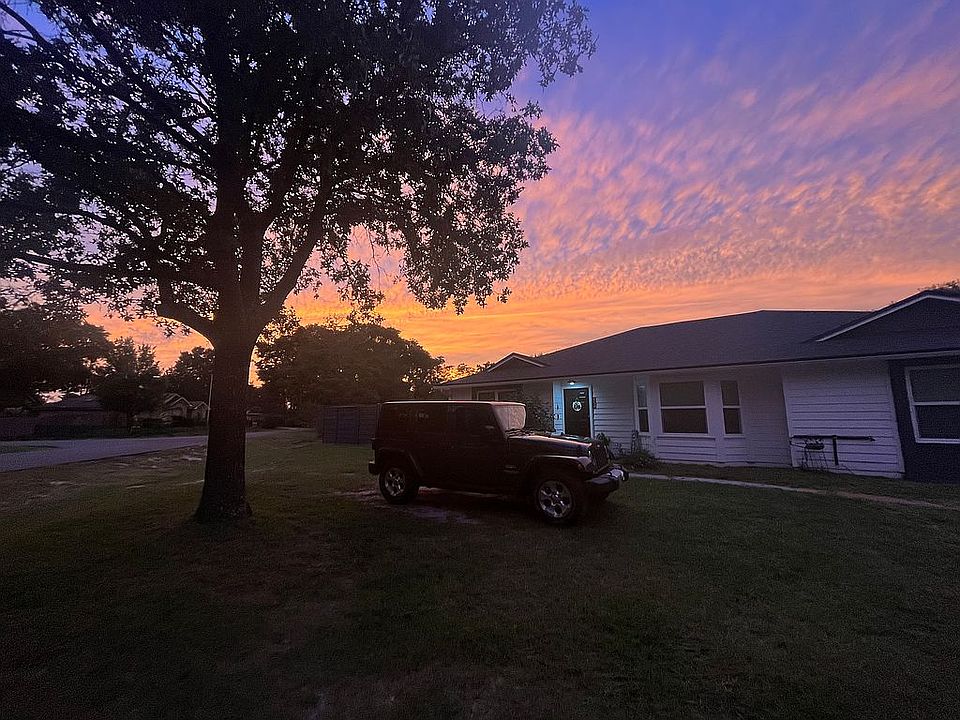 2nd image of 2411 Leafdale Cir S