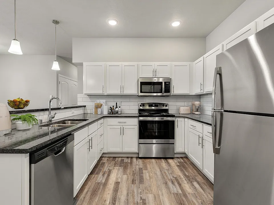 Broadway12 - Apartments for Rent in Spokane Valley