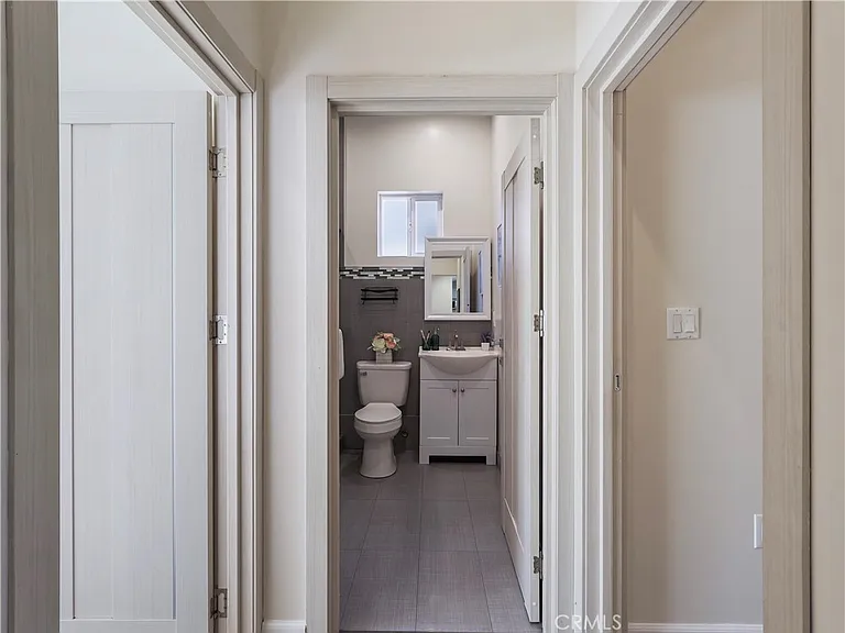 15803 Chatsworth St — Photo 25