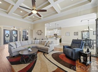 1743 Whitewater Ct, Hickory, NC 28602