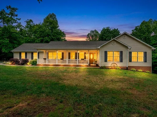 1254 Riverbend Dr, Rocky Mount, VA 24151
