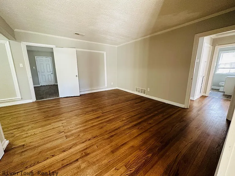 2176 Vollintine Ave — Photo 2