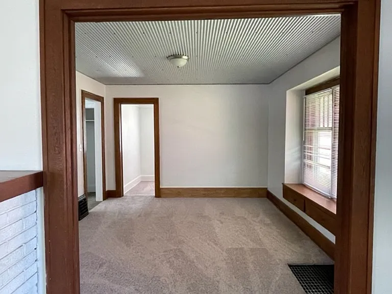 536 Pleasant St — Photo 4