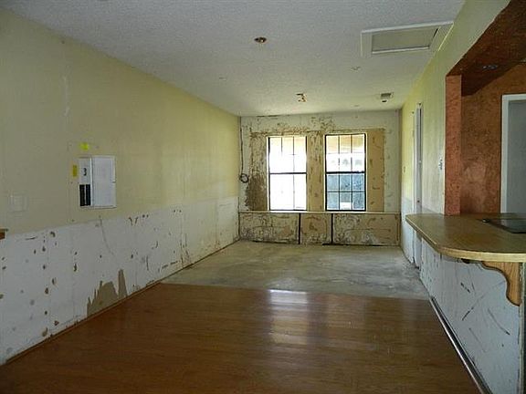 5th image of 2484 Country Meadow Ln