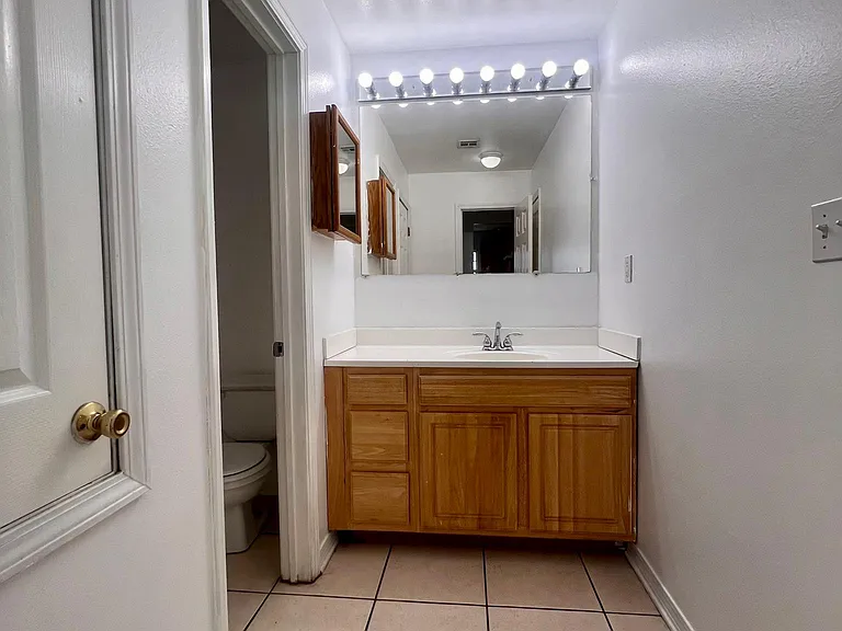 1809 Old Roman St #B — Photo 6