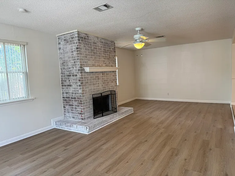 401 Crystal Ln — Photo 8