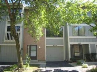 499 Canterbury Trl, Roselle, IL 60172