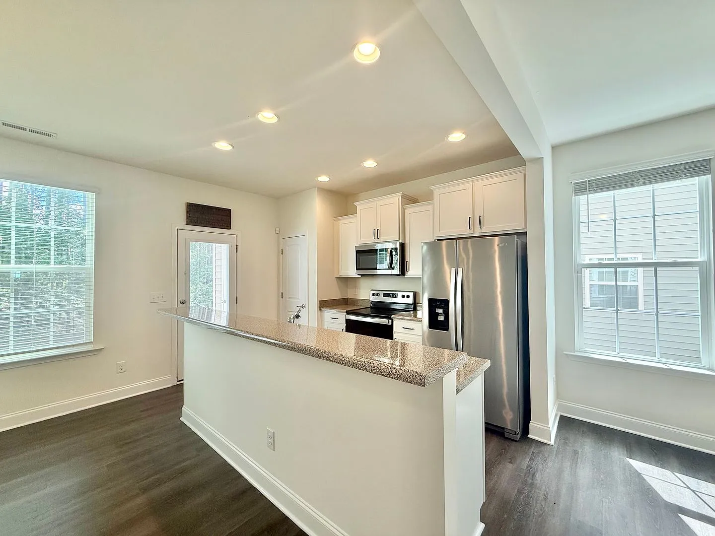 Spacious 3BD, 2.5BA End Unit Raleigh Townhome Near White Oak Shopping Center, I-40, and Downtown ... — Photo 4