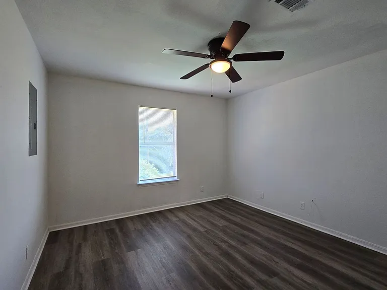 1007 Circle M Dr #D — Photo 12
