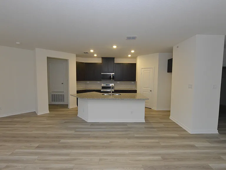 131 E Granite Shores Dr — Photo 4