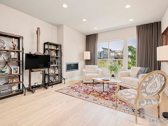 4th image of 5043 Valentia St #101