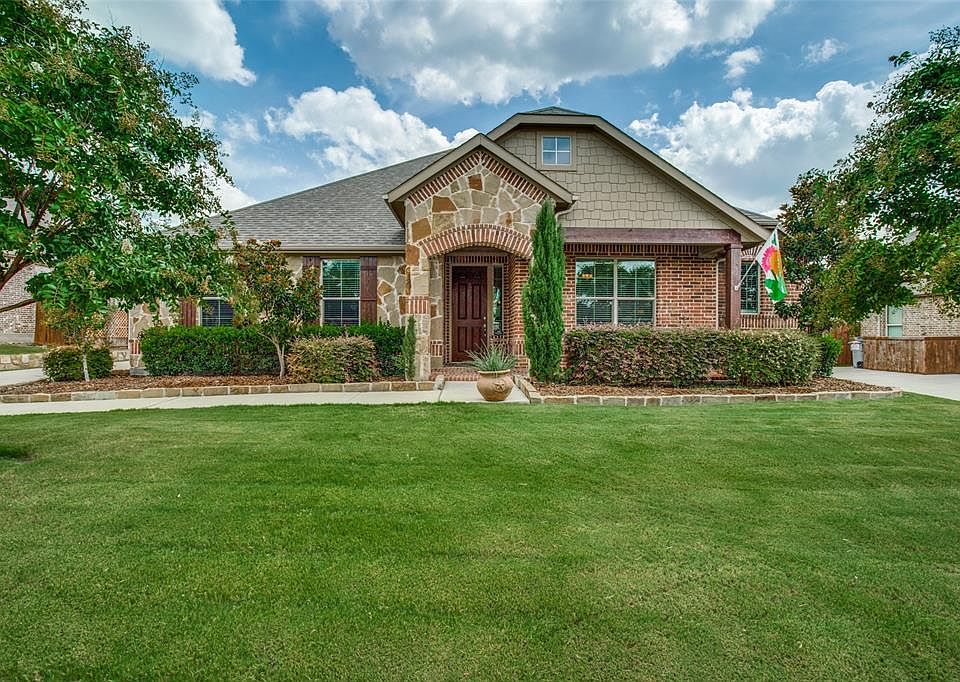 1st image of 380 Darian Dr