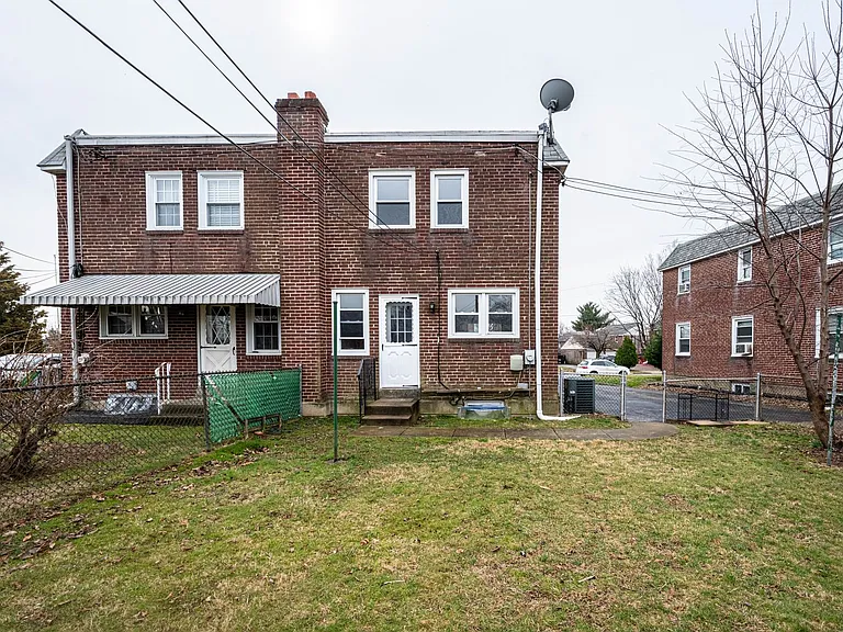 357 Holland St — Photo 25