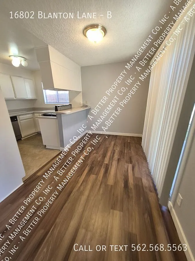 Lower 2 Bed w/Plank Floors, DW, Onsite Laundry, Garage & Small Yard — Photo 3