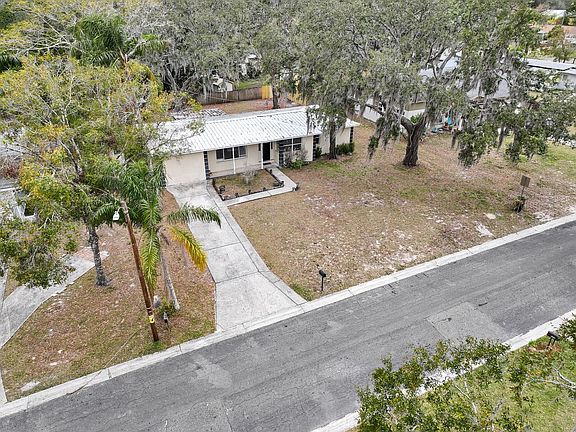 3rd image of 605 E River Dr