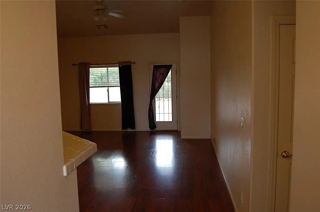 2 bed, 2.0 bath, 2034 sqft, $1,325 — Photo 3