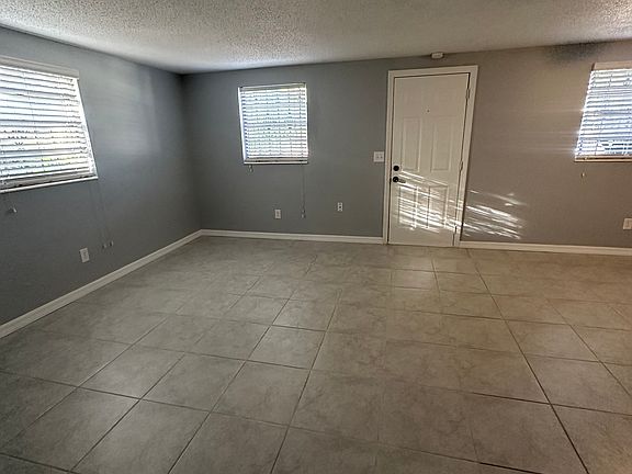 4th image of 3607 E Lambright St