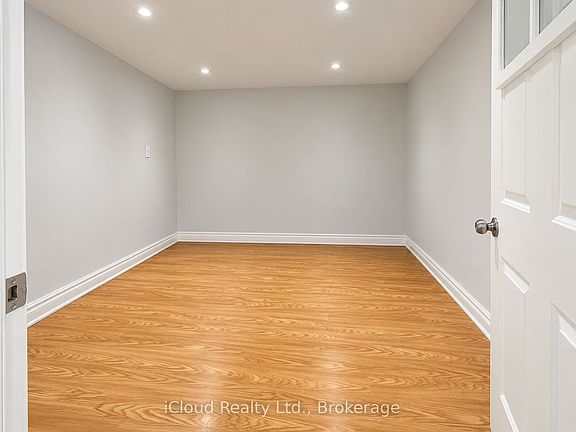 5th image of 50 Denlow Dr