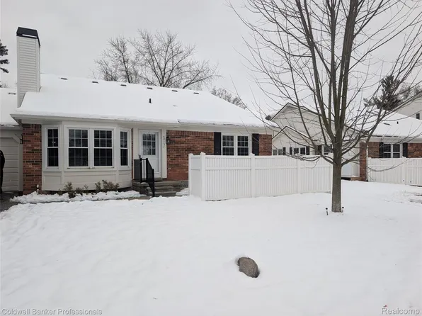 42157 Old Pond Cir, Plymouth, MI 48170