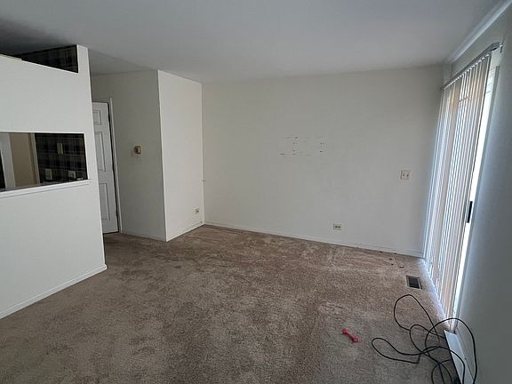 4th image of 1071 Woodhill Ct