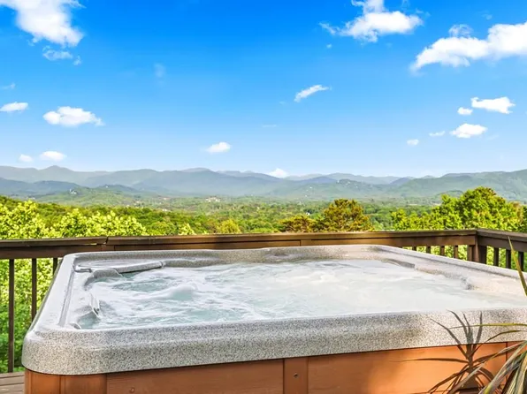 1162 Trimont Mountain Rd, Franklin, NC 28734