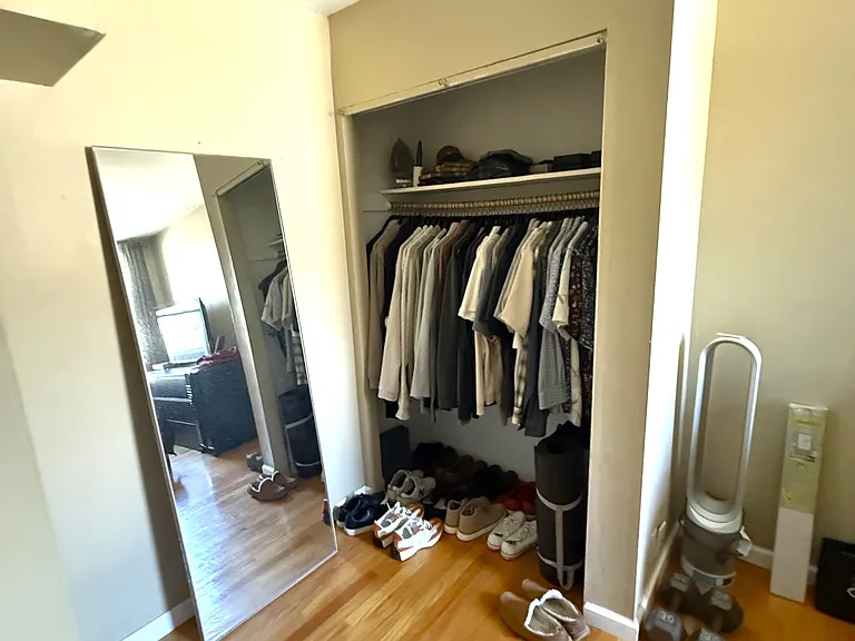 518 E 3rd St #1 — Photo 5