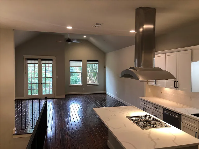 5514 Larkin St — Photo 12