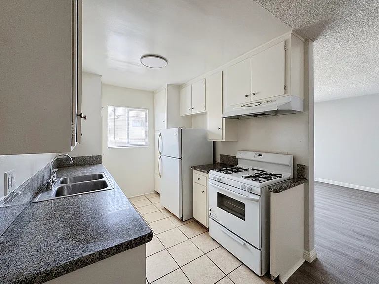 135 N 5th St #D — Photo 5