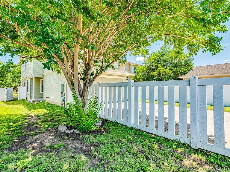 1507 Davis Mountain Loop — Photo 23